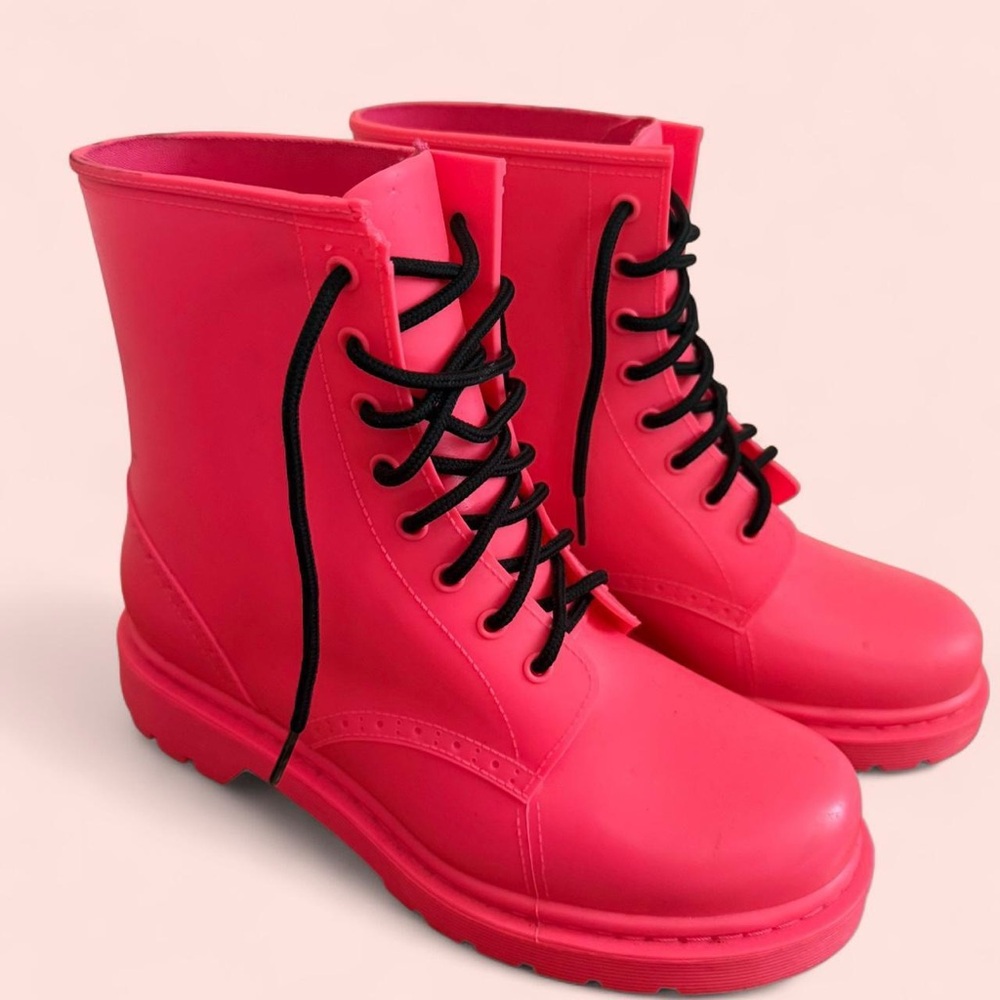 Stylish Pink Women's Boots